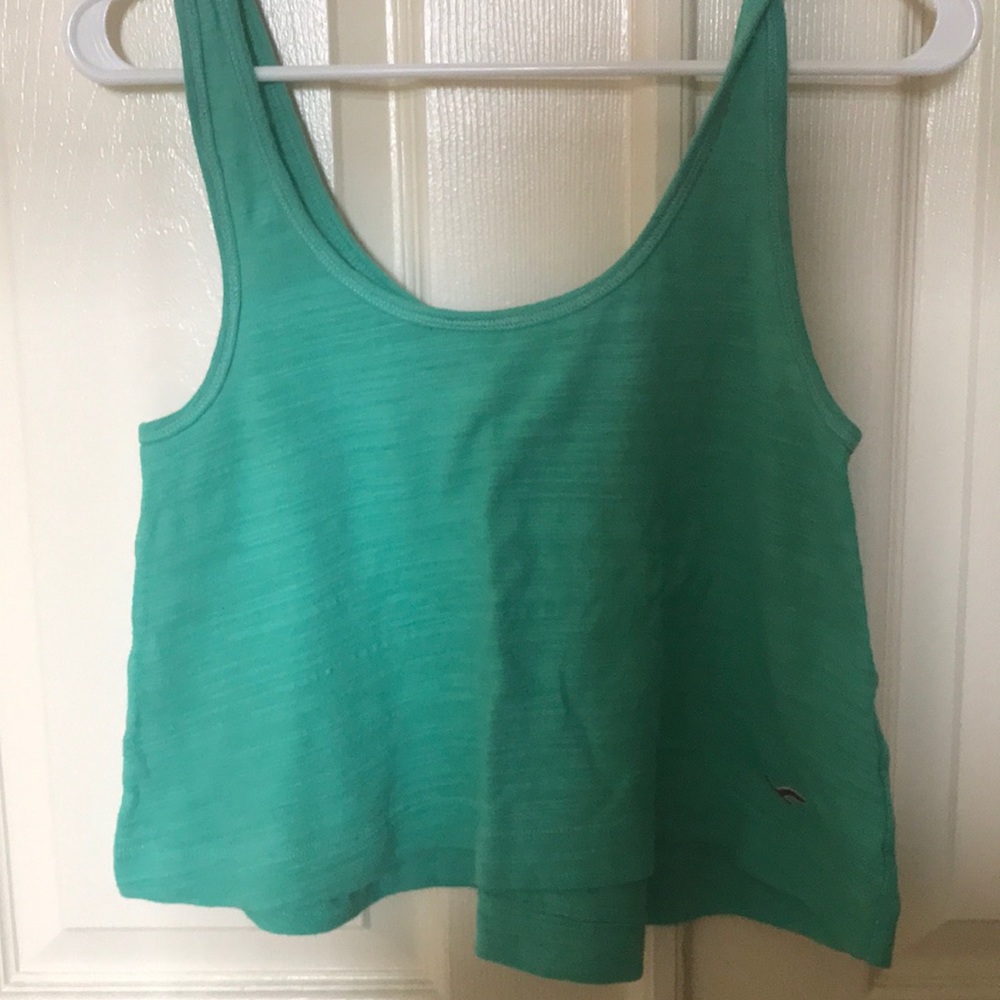 Hollister flows crop top